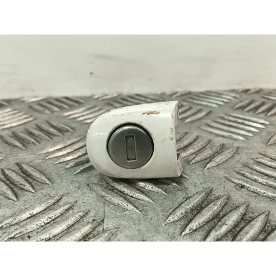 Bombin Puerta Delantera Izquierda para Volkswagen Polo (9N1)