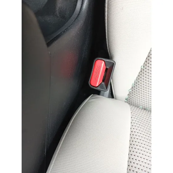 Enganche Cinturon Delantero Derecho para Mazda 3 (Bk)