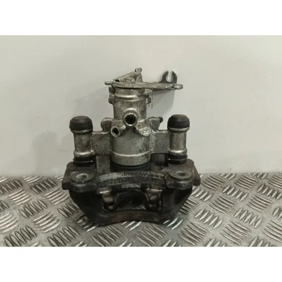 Pinza Freno Trasera Derecha para Nissan Nt400 Cabstar (F24M)