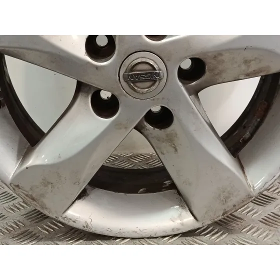 Llanta para Nissan Note (E12)