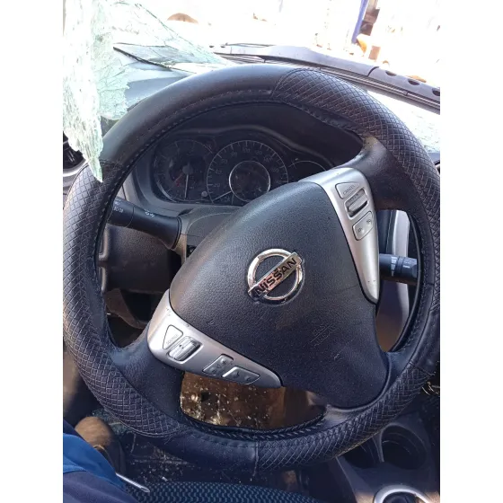 Volante para Nissan Note (E12)