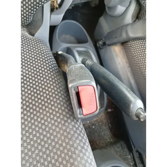 Enganche Cinturon Delantero Derecho para Toyota Aygo (_B1_)