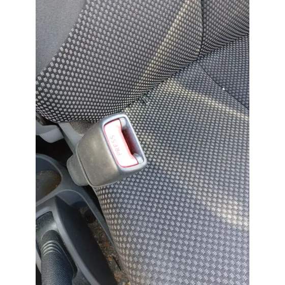 Enganche Cinturon Delantero Izquierdo para Toyota Aygo (_B1_)