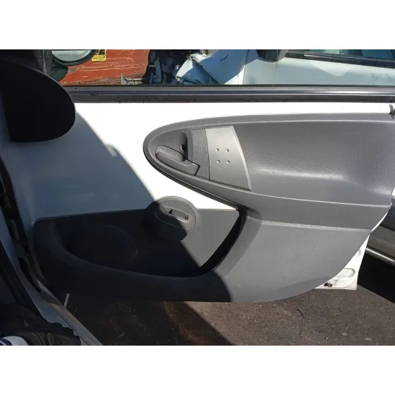 Guarnecido Puerta Delantera Derecha para Toyota Aygo (_B1_)