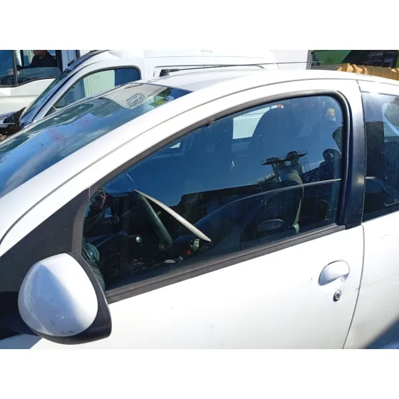 Luna Delantera Izquierda para Toyota Aygo (_B1_)