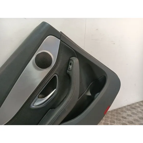 Guarnecido Puerta Trasera Izquierda para Mercedes-Benz Clase C (W205)