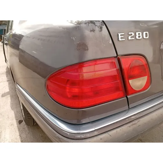 Piloto Trasero Izquierdo para Mercedes-Benz Clase E (W210)
