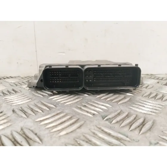 Centralita Motor Uce para Kia Carens Iv