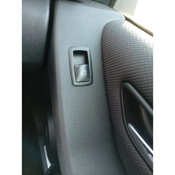 Mando Elevalunas Delantero Derecho para Mercedes-Benz Clase A (W169)