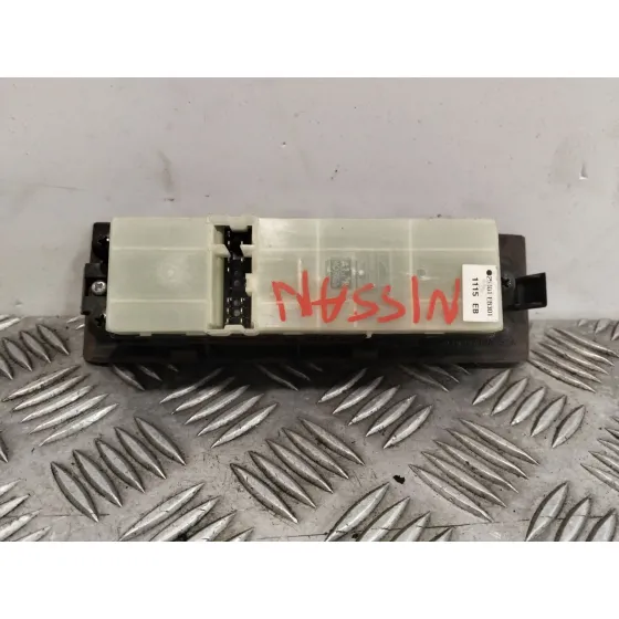 Mando Elevalunas Delantero Izquierdo para Nissan Pathfinder (R51)