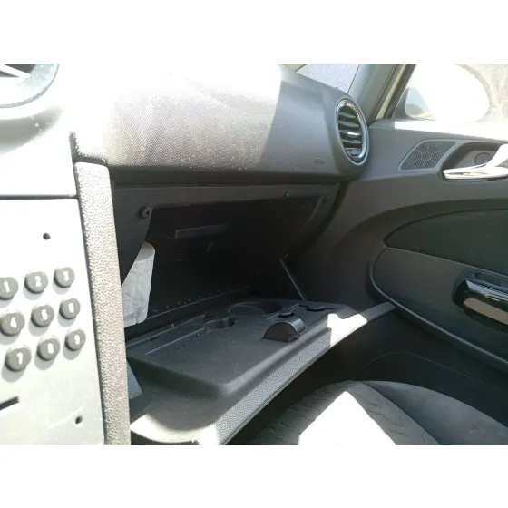 Guantera para Opel Corsa D (S07)