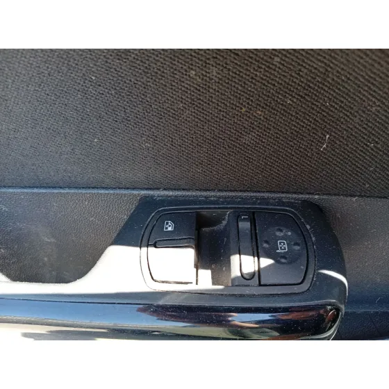 Mando Elevalunas Delantero Izquierdo para Opel Corsa D (S07)