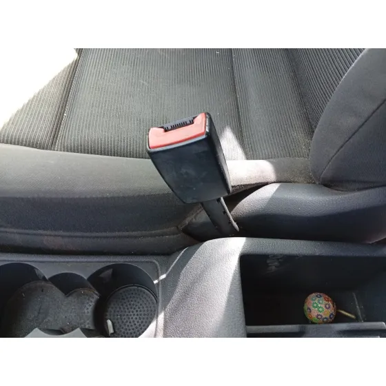 Enganche Cinturon Delantero Derecho para Volkswagen Golf Plus V (5M1, 521)