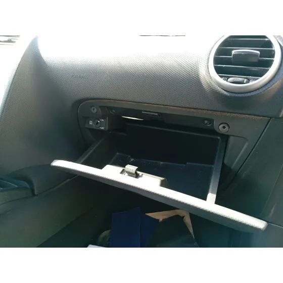 Guantera para Seat Leon (1P1)