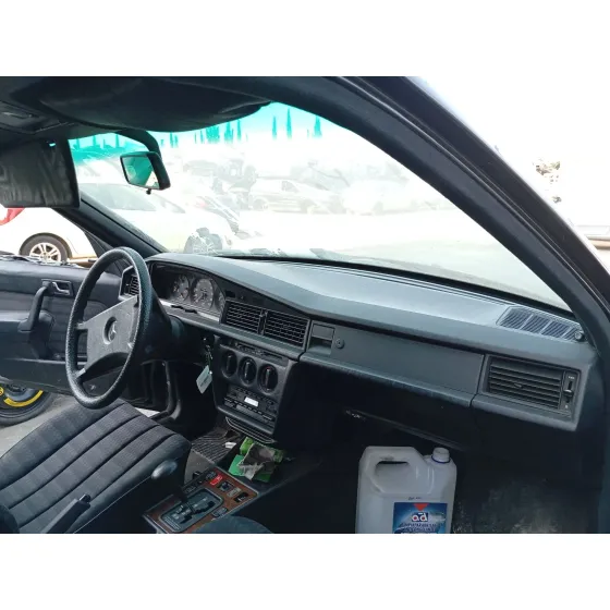 Salpicadero para Mercedes-Benz 190 (W201)