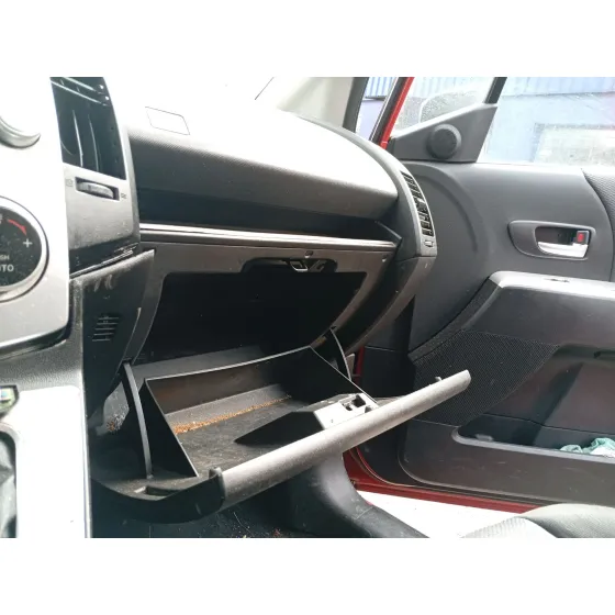 Guantera para Mazda 5 (Cr)