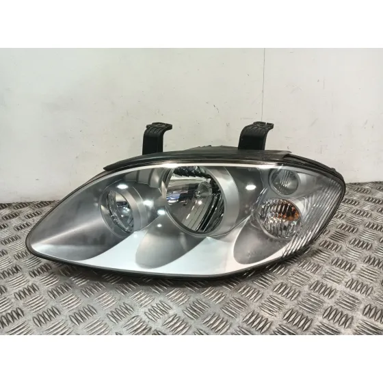Faro Izquierdo para Ssangyong Rodius I