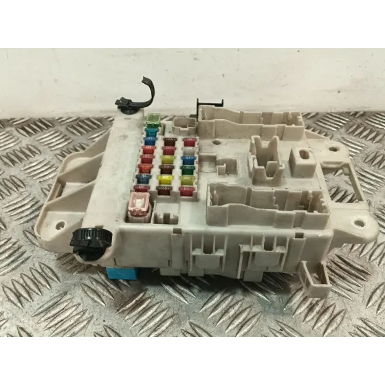 Caja Reles / Fusibles para Toyota Rav 4 (A2)
