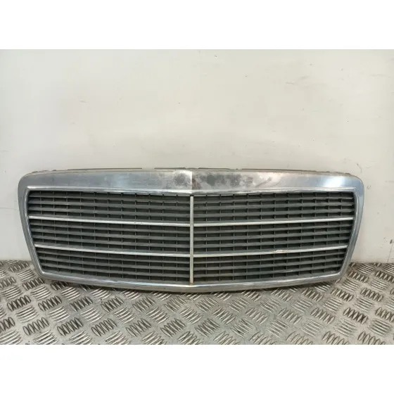Rejilla Delantera para Mercedes-Benz Clase E (W210)