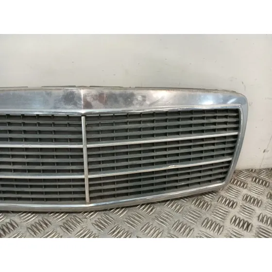 Rejilla Delantera para Mercedes-Benz Clase E (W210)