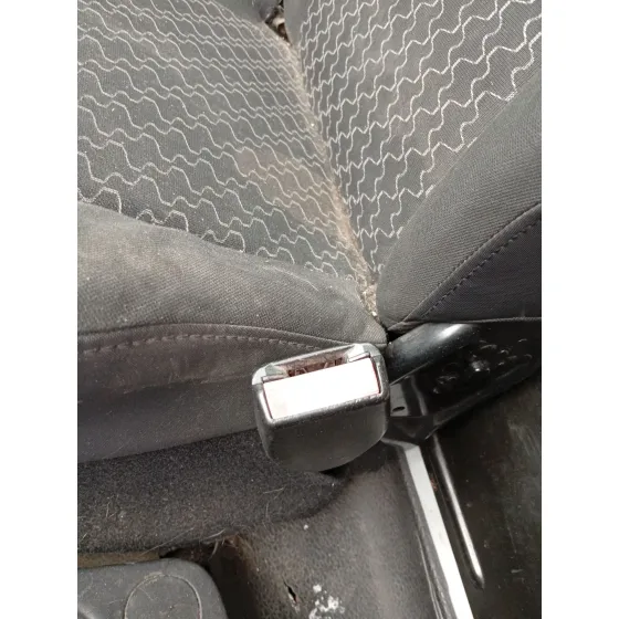Enganche Cinturon Delantero Derecho para Renault Kangoo Express (Fw0/1_)