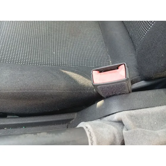 Enganche Cinturon Delantero Derecho para Opel Astra H (A04)