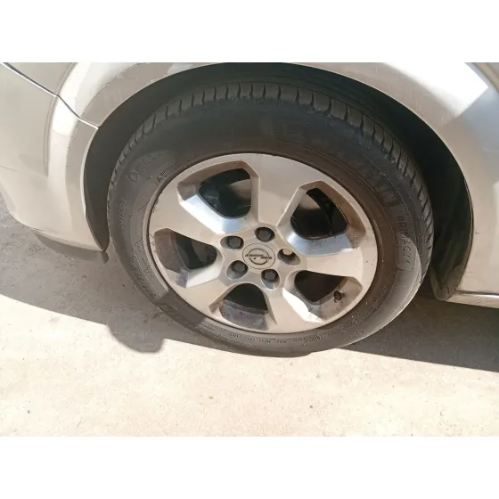 Mangueta Delantera Izquierda para Opel Astra H (A04)