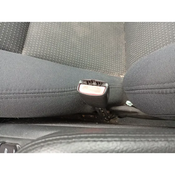 Enganche Cinturon Delantero Derecho para Saab 9-5 Station Wagon (Ys3E)