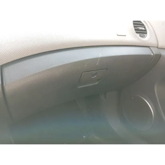 Guantera para Chevrolet Cruze (J300)