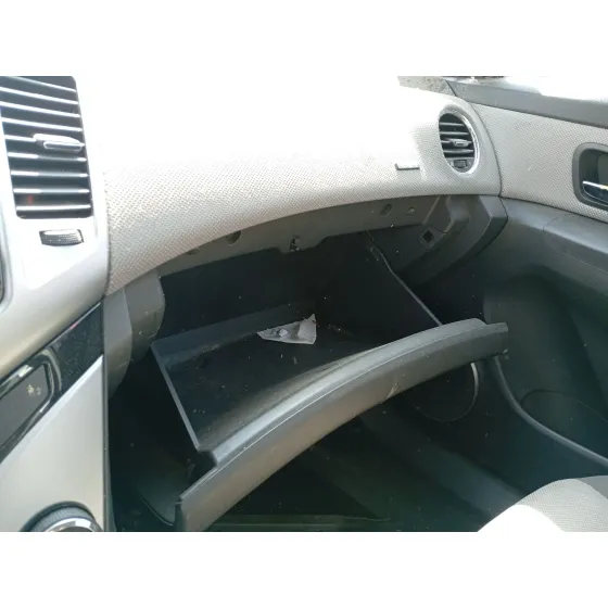 Guantera para Chevrolet Cruze (J300)
