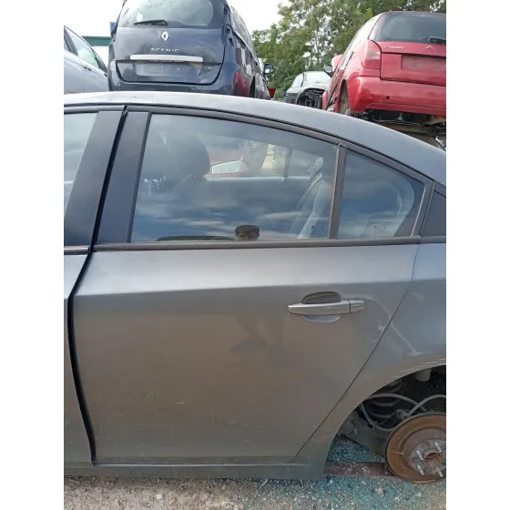 Puerta Trasera Izquierda para Chevrolet Cruze (J300)