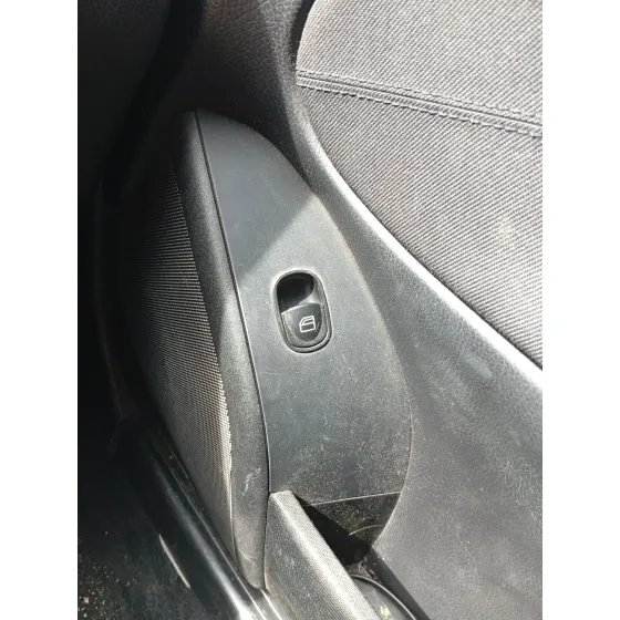 Mando Elevalunas Delantero Derecho para Mercedes-Benz Clase C (W203)