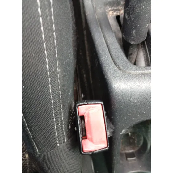 Enganche Cinturon Delantero Izquierdo para Citroën C3 Ii (Sc_)
