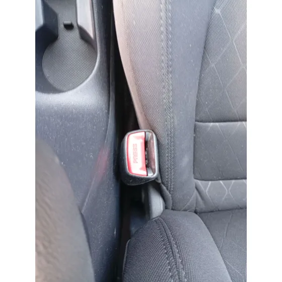 Enganche Cinturon Delantero Derecho para Kia Rio Iii (Ub)