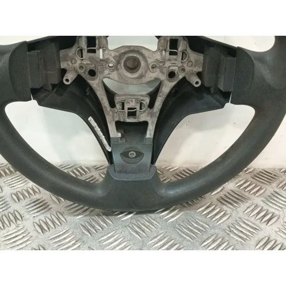 Volante para Toyota Yaris (_P9_)
