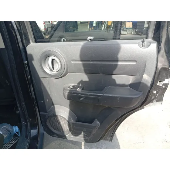 Guarnecido Puerta Trasera Derecha para Dodge Nitro