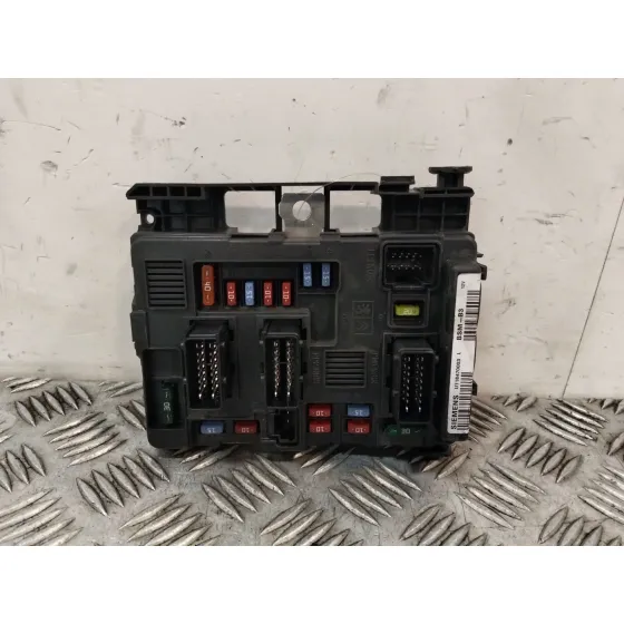 Caja Reles / Fusibles para Citroën Xsara Picasso (N68)