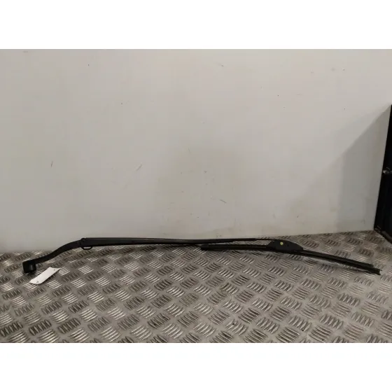 Brazo Limpia Delantero para Mazda 3 Lim. (Bl)