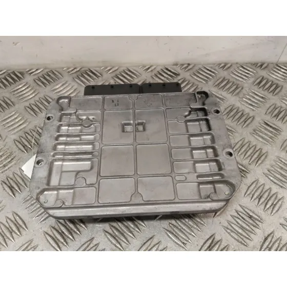 Centralita Motor Uce para Opel Astra J (P10)