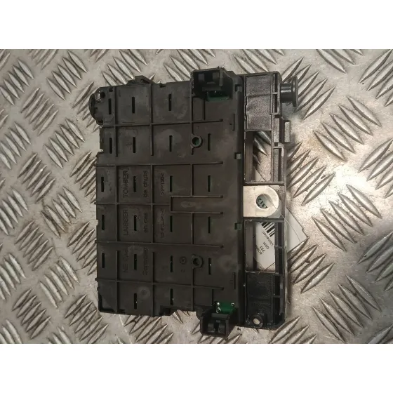Caja Reles / Fusibles para Peugeot 206 Hatchback (2A/C)