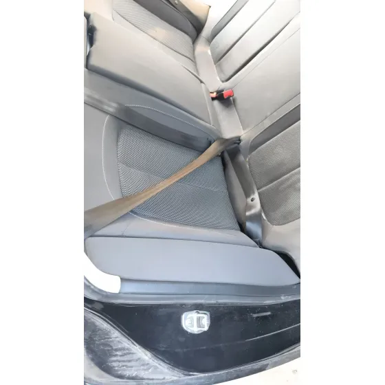 Enganche Cinturon Trasero Derecho para Seat Exeo (3R2)