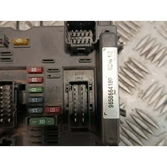 Caja Fusibles para Peugeot 307 Break (3E)