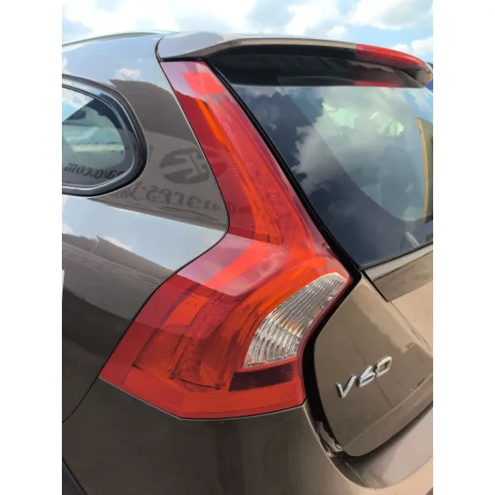 Piloto Trasero Izquierdo para Volvo V60 I Cross Country (157)