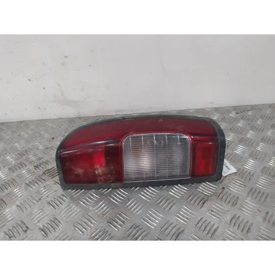Piloto Trasero Derecho para Nissan Pick Up (D22)