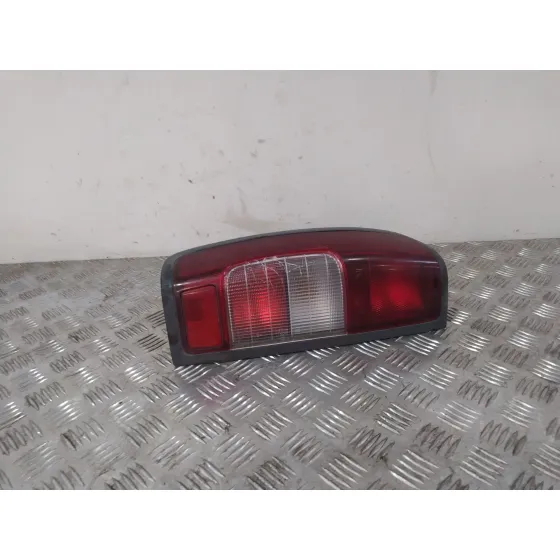 Piloto Trasero Izquierdo para Nissan Pick Up (D22)