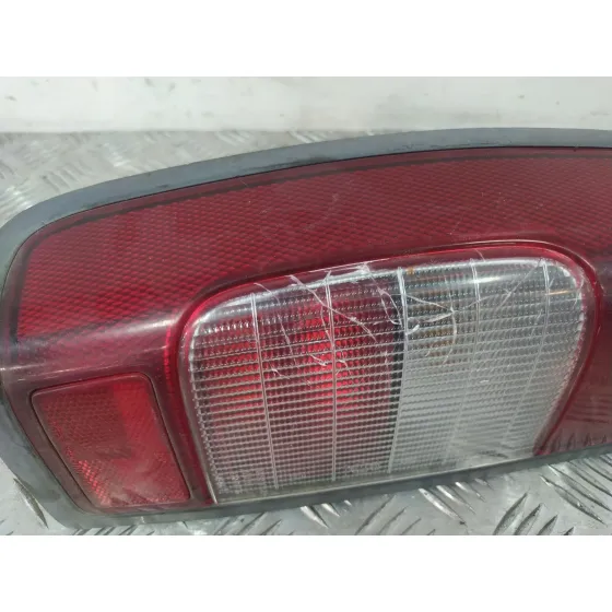 Piloto Trasero Izquierdo para Nissan Pick Up (D22)