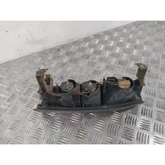 Piloto Trasero Izquierdo para Nissan Pick Up (D22)