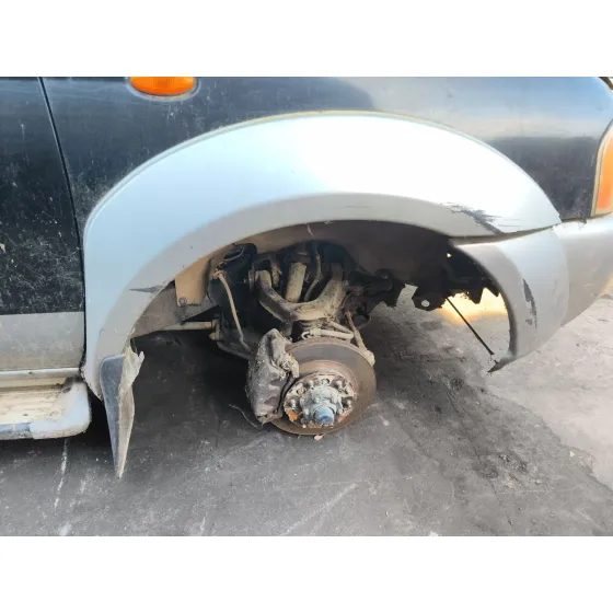 Aletin Delantero Derecho para Nissan Pick Up (D22)
