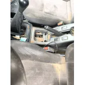 Enganche Cinturon Delantero Izquierdo para Nissan Pick Up (D22)