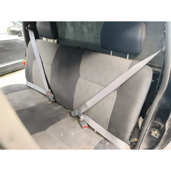 Enganche Cinturon Trasero Derecho para Nissan Pick Up (D22)